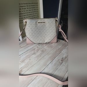 Michael Kors Crossbody!